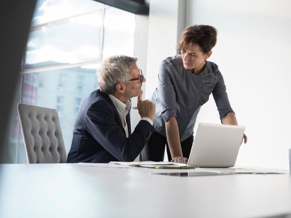 Por que sua empresa deve considerar o aluguel de computadores em vez da compra