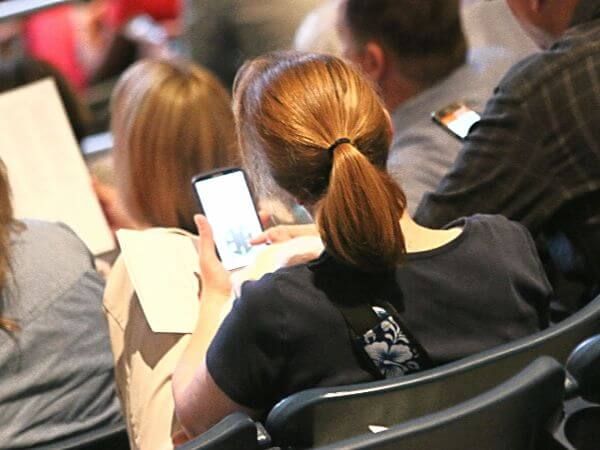 Aluguel de tecnologia para feiras e palestras: o papel das consultorias na escolha e gestão dos dispositivos móveis