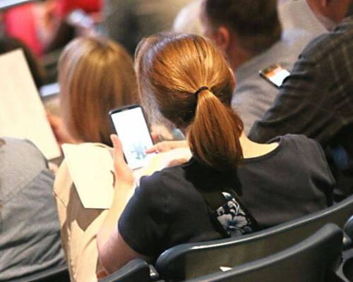 Aluguel de tecnologia para feiras e palestras: o papel das consultorias na escolha e gestão dos dispositivos móveis