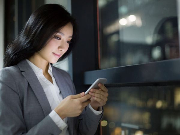 Vantagens da locação de smartphones para empresas: mais economia e flexibilidade